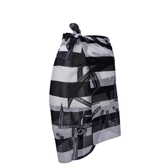 Hermes Bain Pareo Berliner’s Bayade 100% cotton, black, grey, white, 26” by 68”. - Picture 10 of 16